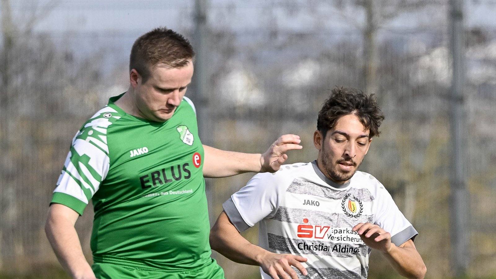 Volle Konzentration wird von Adrian Schrodt (links) und dem SV Iptingen im Relegationsduell gegen den AC Italia Markgröningen gefordert. Foto: Leitner Volle Konzentration wird von Adrian Schrodt (links) und dem SV Iptingen im Relegationsduell gegen den AC Italia Markgröningen gefordert. Foto: Leitner