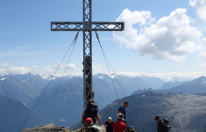 Deutscher Alpenverein Sektion Ludwigsburg Fundusgipfel Berge Alpen Berggipfel Bergkreuz Bergsteiger Foto:p