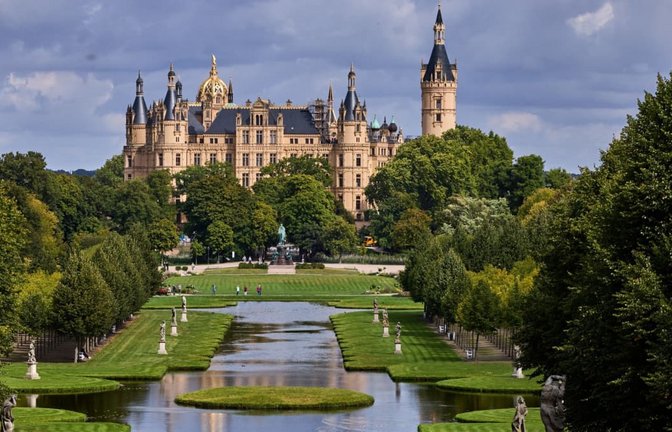 Der Landtag von Mecklenburg-Vorpommern tagt im Schweriner Schloss und wird am Sonntag neu gewählt.<span class='image-autor'>Jens Büttner/dpa</span>