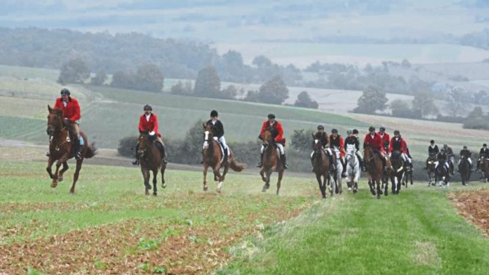 Stimmungsvolle Schleppjagd rund um Nussdorf. Foto: p Stimmungsvolle Schleppjagd rund um Nussdorf. Foto: p