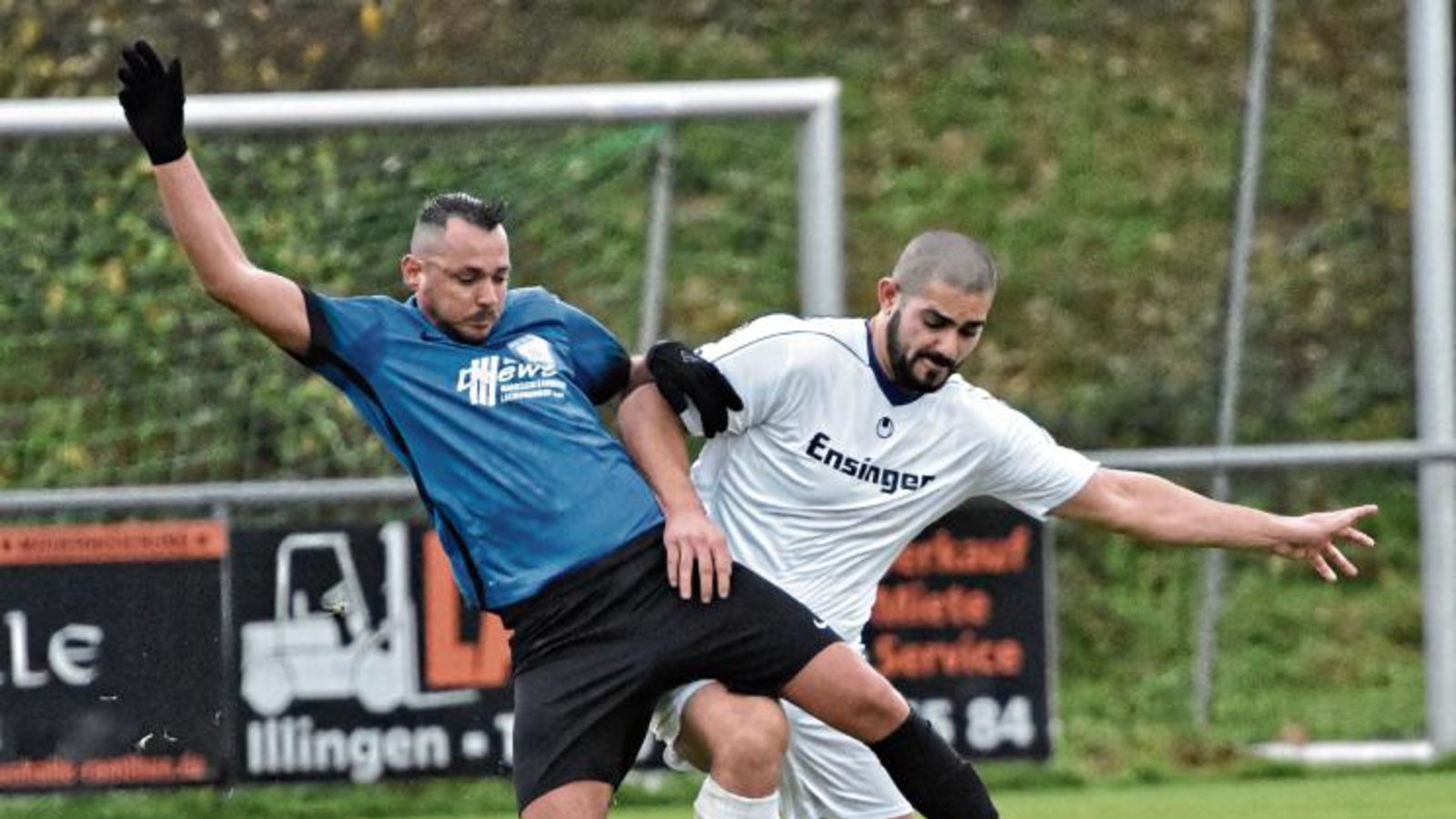 Sven Adamovic (links) hat gut in die Rolle des Spielertrainers beim VfB Vaihingen reingefunden. Der erfolgreiche Saisonstart habe es ihm aber auch leichter gemacht, ist er sich sicher. Foto: Leitner