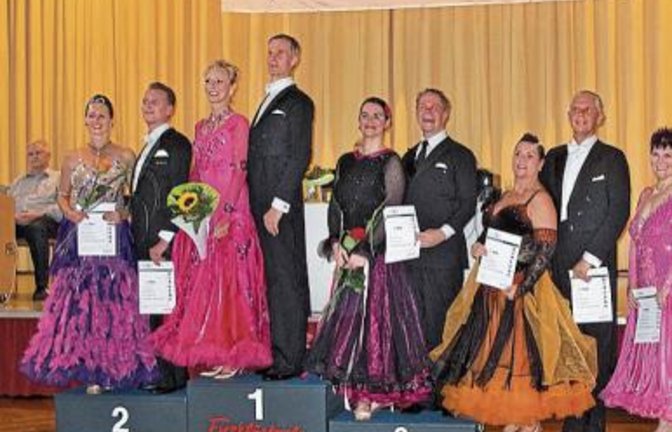 Klaus und Heike Weber (rechts) sind sichtlich stolz auf den vierten Platz beim Turnier in Enzklösterle. Foto: privat