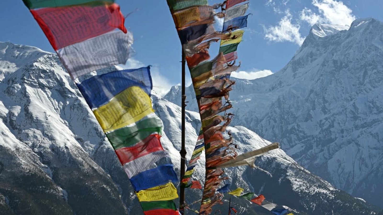 Für Millionen Menschen ist der fast 6700 Meter hohe Kailash ein Ort von großer spiritueller Bedeutung. Er gilt Hindus, Buddhisten, Jains und Anhängern der tibetischen Bön-Tradition gleichermaßen als heiliger Berg.Elisa Schu/dpa Für Millionen Menschen ist der fast 6700 Meter hohe Kailash ein Ort von großer spiritueller Bedeutung. Er gilt Hindus, Buddhisten, Jains und Anhängern der tibetischen Bön-Tradition gleichermaßen als heiliger Berg.Elisa Schu/dpa