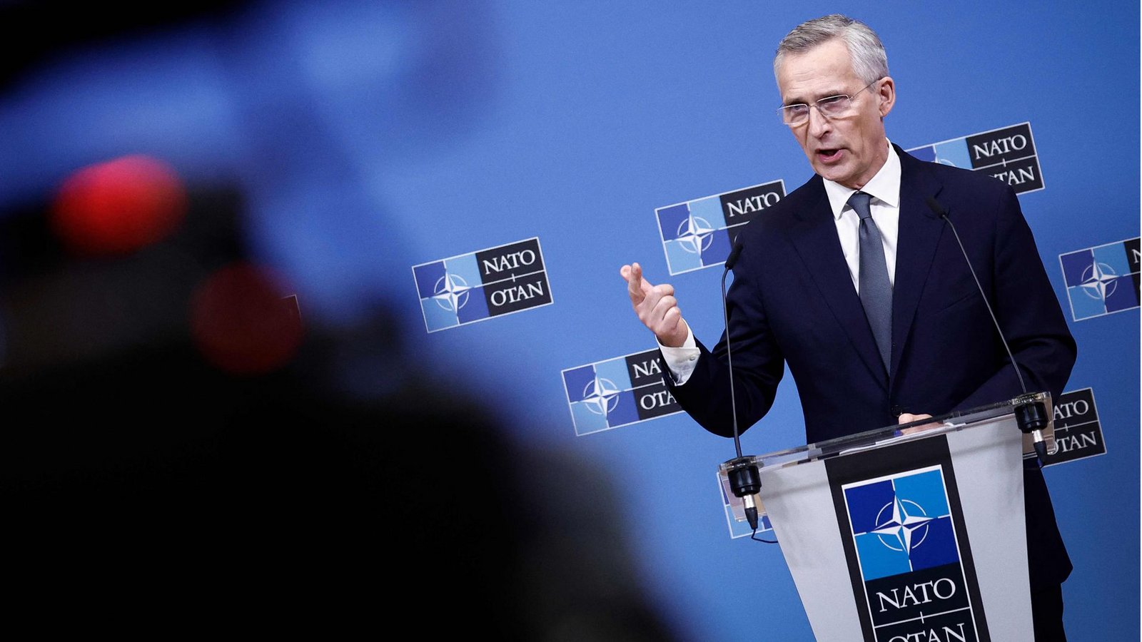 Nato-Generalsekretär Stoltenberg mahnt die Verbündeten, mehr für die Ukraine zu tun.Foto: AFP/KENZO TRIBOUILLARD Nato-Generalsekretär Stoltenberg mahnt die Verbündeten, mehr für die Ukraine zu tun.Foto: AFP/KENZO TRIBOUILLARD
