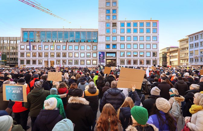 Auch in Stuttgart gingen im Januar die Menschen für die Demokratie auf die Straße.<span class='image-autor'>Foto: Lichtgut/Zophia Ewska</span>