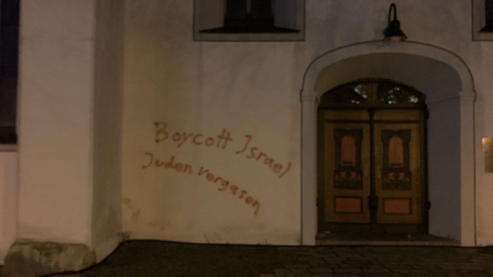 Antisemitische Schmiererein am Eingang der Martinskirche in Langenau.Foto: ELK-WÜ
