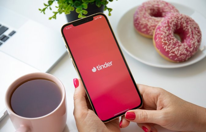 Man kann nicht unendlich swipen auf der Dating-App.<span class='image-autor'>Foto: DenPhotos / shutterstock.com</span>