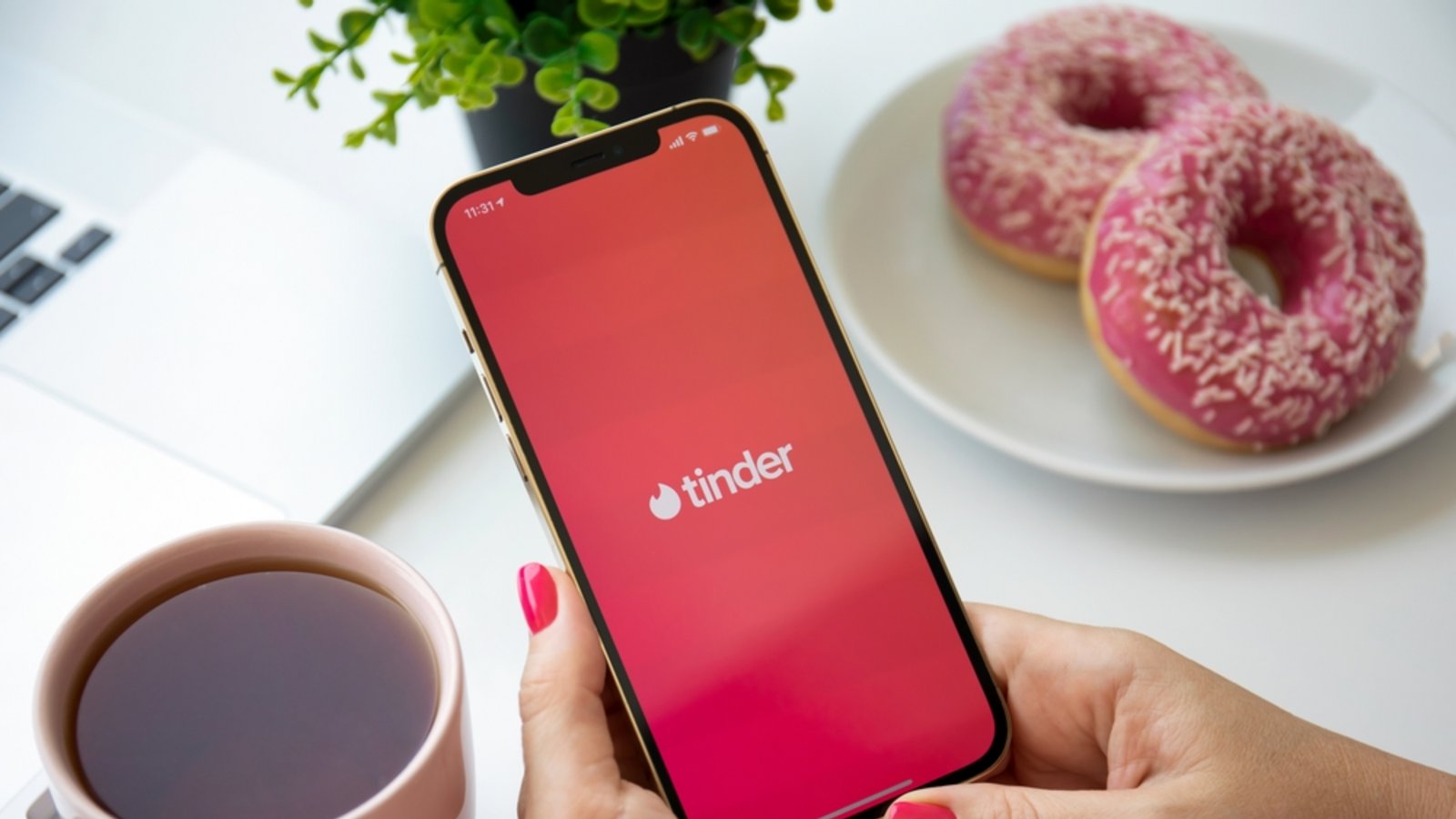 Man kann nicht unendlich swipen auf der Dating-App.Foto: DenPhotos / shutterstock.com Man kann nicht unendlich swipen auf der Dating-App.Foto: DenPhotos / shutterstock.com