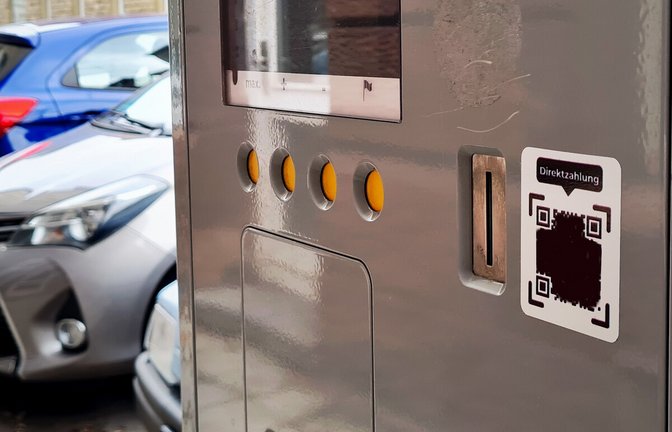 In der Urbanstraße klebten die betrügerischen QR-Codes ebenfalls. Hier zur Sicherheit digital geschwärzt.<span class='image-autor'>Foto: Sebastian Steegmüller</span>