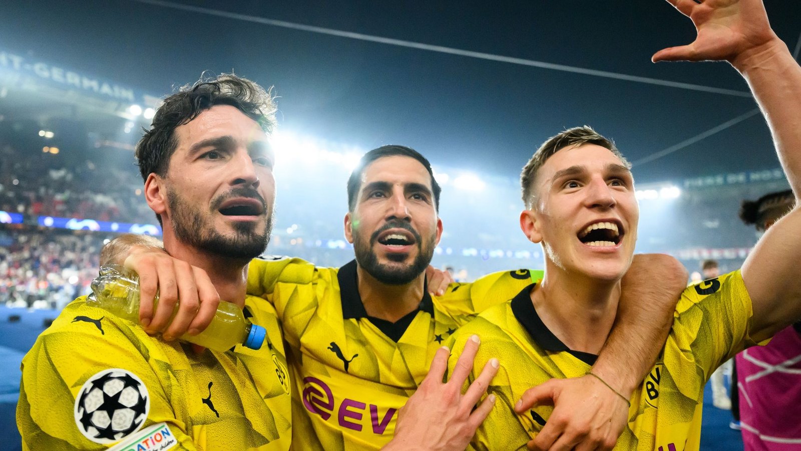 Treffen im Champions-League-Finale nun auf Real Madrid: Dortmunds Mats Hummels (l-r), Emre Can und Nico Schlotterbeck.Foto: Robert Michael/dpa
