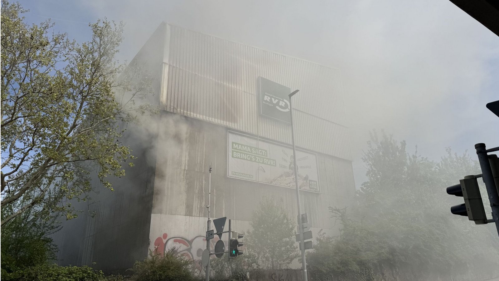 Der Schaden durch den Großbrand wird auf über eine Million Euro geschätzt.Foto: SDMG Der Schaden durch den Großbrand wird auf über eine Million Euro geschätzt.Foto: SDMG