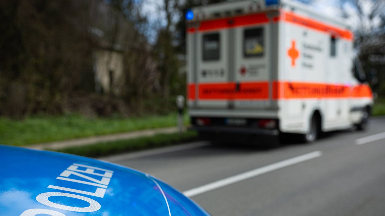 Der Mann kam mit schweren Verletzungen am Bein in ein nahe gelegenes Krankenhaus. (Symbolbild)Foto: imago//Gelhot