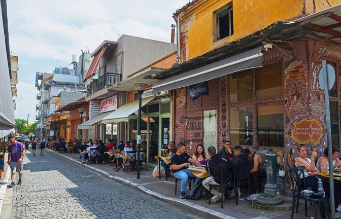 Das griechische Alexandroupoli bietet  nicht nur Einheimischen viele Restaurants, Cafés und Einkaufsmöglichkeiten.<span class='image-autor'>Foto: /imagebroker</span>