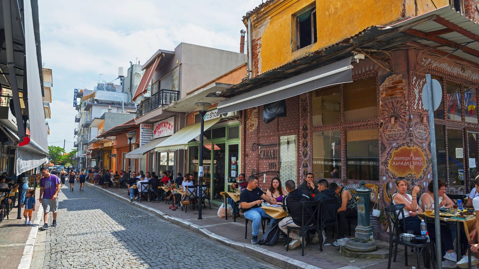 Das griechische Alexandroupoli bietet nicht nur Einheimischen viele Restaurants, Cafés und Einkaufsmöglichkeiten.Foto: /imagebroker Das griechische Alexandroupoli bietet nicht nur Einheimischen viele Restaurants, Cafés und Einkaufsmöglichkeiten.Foto: /imagebroker