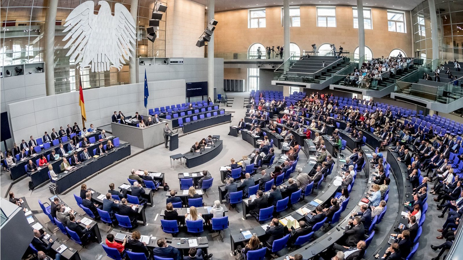 Am Freitag wird der Bundestag voraussichtlich die Aussetzung des Familiennachzugs zu bestimmten Flüchtlingen beschließen (Symbolbild).Foto: dpa/Michael Kappeler Am Freitag wird der Bundestag voraussichtlich die Aussetzung des Familiennachzugs zu bestimmten Flüchtlingen beschließen (Symbolbild).Foto: dpa/Michael Kappeler