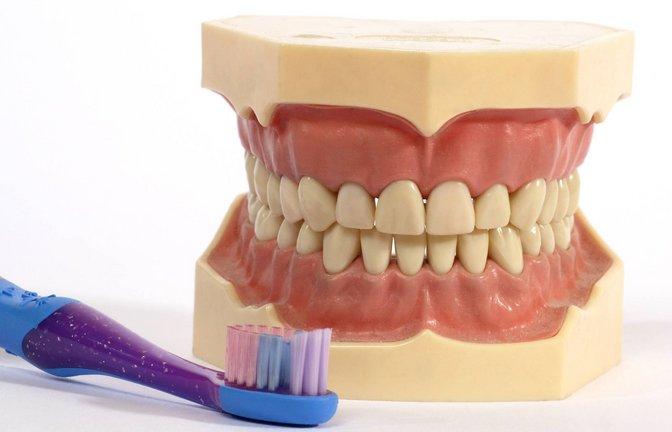 Beim Zähneputzen kann man mehr falsch machen als man denkt.<span class='image-autor'>Foto: Imago/Zoonar</span>