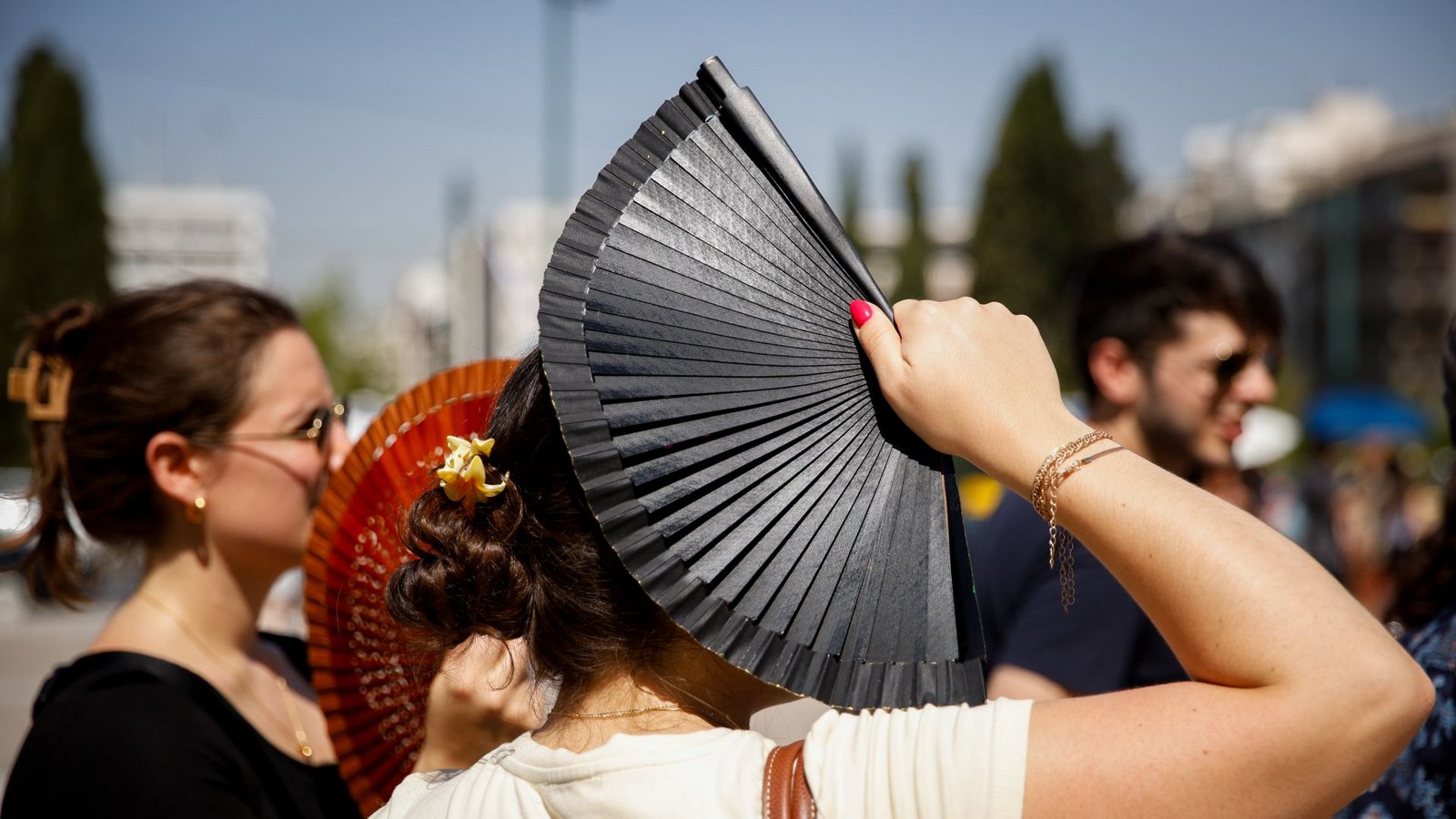 Eine Hitzewelle mit Temperaturen von über 40 Grad macht den Menschen in weiten Teilen Griechenlands das Leben schwer.Foto: Socrates Baltagiannis/dpa/Socrates Baltagiannis Eine Hitzewelle mit Temperaturen von über 40 Grad macht den Menschen in weiten Teilen Griechenlands das Leben schwer.Foto: Socrates Baltagiannis/dpa/Socrates Baltagiannis