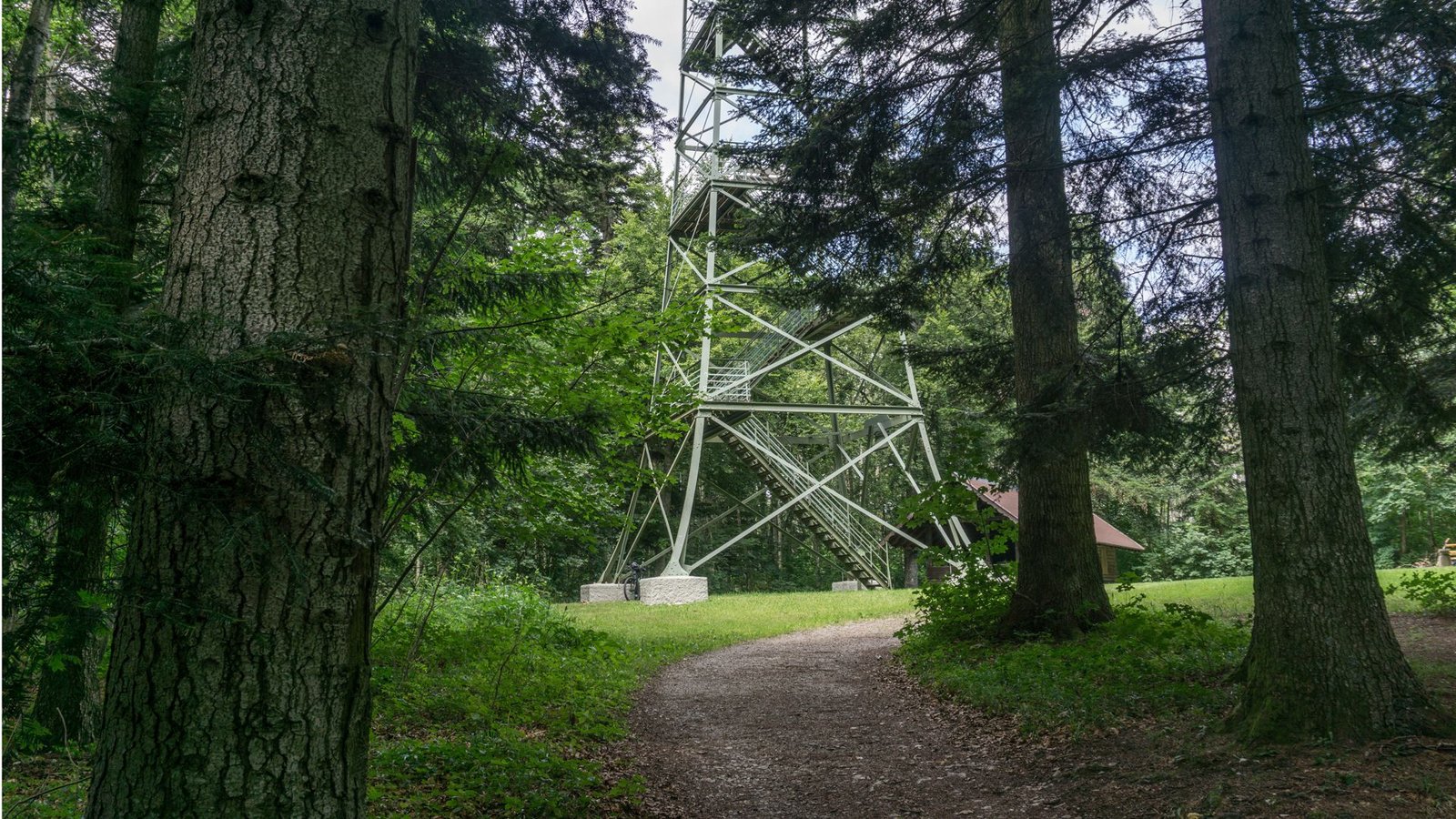 Er wird auf dem Albsteig bestiegen. Und der 33 Meter höhere Turm natürlich auch.Foto: Faltin Er wird auf dem Albsteig bestiegen. Und der 33 Meter höhere Turm natürlich auch.Foto: Faltin
