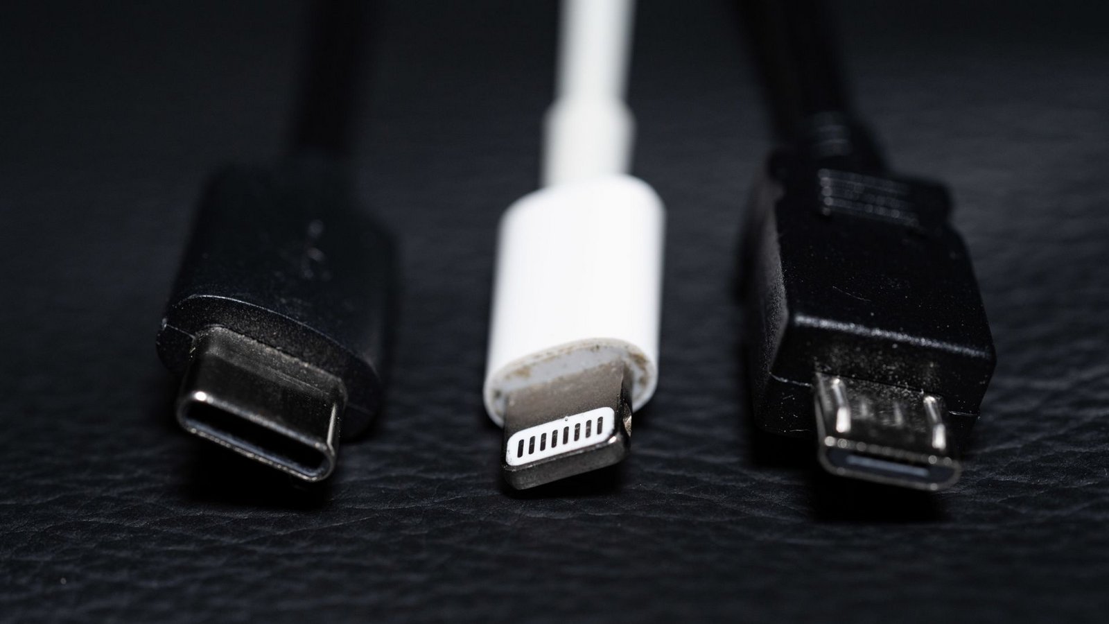 Ladekabel: Bald soll es nur noch einen Anschluss für alle Endgeräte geben.Foto: dpa/Mohssen Assanimoghaddam Ladekabel: Bald soll es nur noch einen Anschluss für alle Endgeräte geben.Foto: dpa/Mohssen Assanimoghaddam