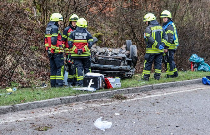 Kräfte der Feuerwehr am Unfallort.<span class='image-autor'>Foto: SDMG</span>