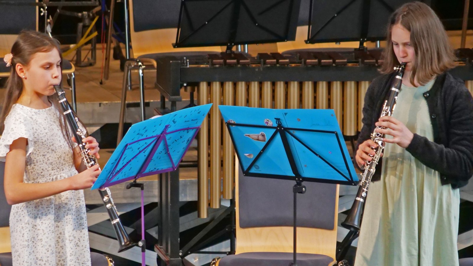 Klarinettenduo Helena Bannert und Jonna Betz.