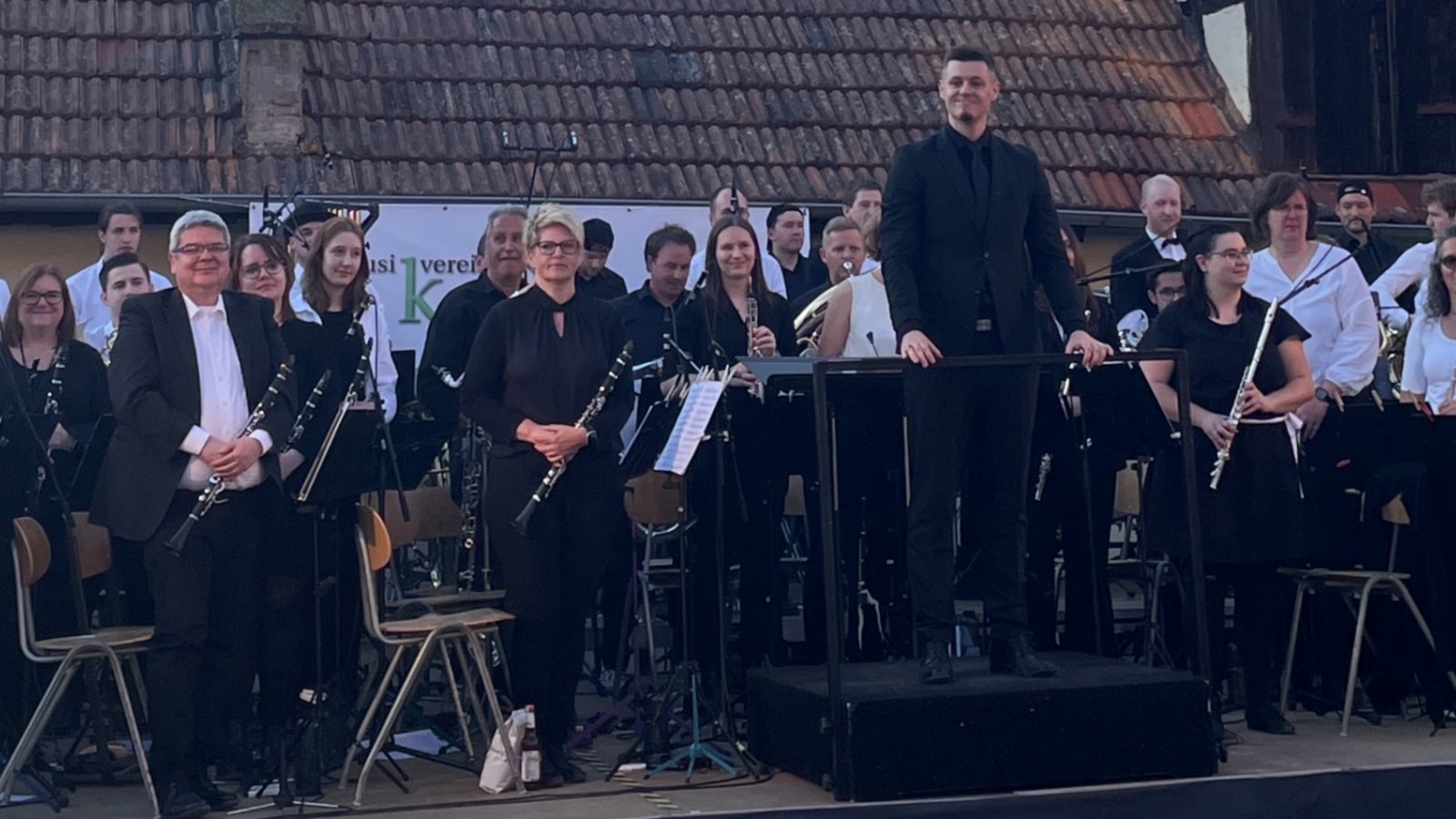 Weiß zu begeistern: Das Blasorchester des Musikvereins Kleinglattbach.  Foto: p