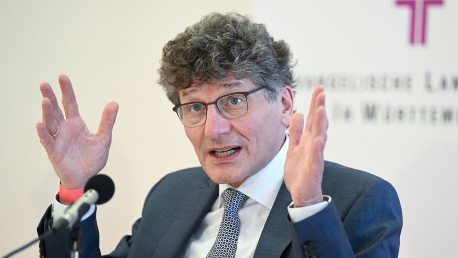 Der Ulmer Dekan Ernst-Wilhelm Gohl. Nach der Kritik aus der Politik schaltet sich auch die evangelische Kirche in die Debatte um Jens Spahn und die Leihmutterschaft ein.Bernd Weißbrod/dpa Der Ulmer Dekan Ernst-Wilhelm Gohl. Nach der Kritik aus der Politik schaltet sich auch die evangelische Kirche in die Debatte um Jens Spahn und die Leihmutterschaft ein.Bernd Weißbrod/dpa