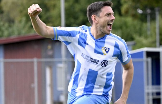 SV Pattonville - TV Aldingen: SV Pattonville - TV Aldingen; Fussball; Bezirksliga E/M;

SVP (Blau-weiÃŸ): Jubel Ã¼ber das 1:0 durch Jannik Hoffmann<span class='image-autor'>Peter Mann</span>