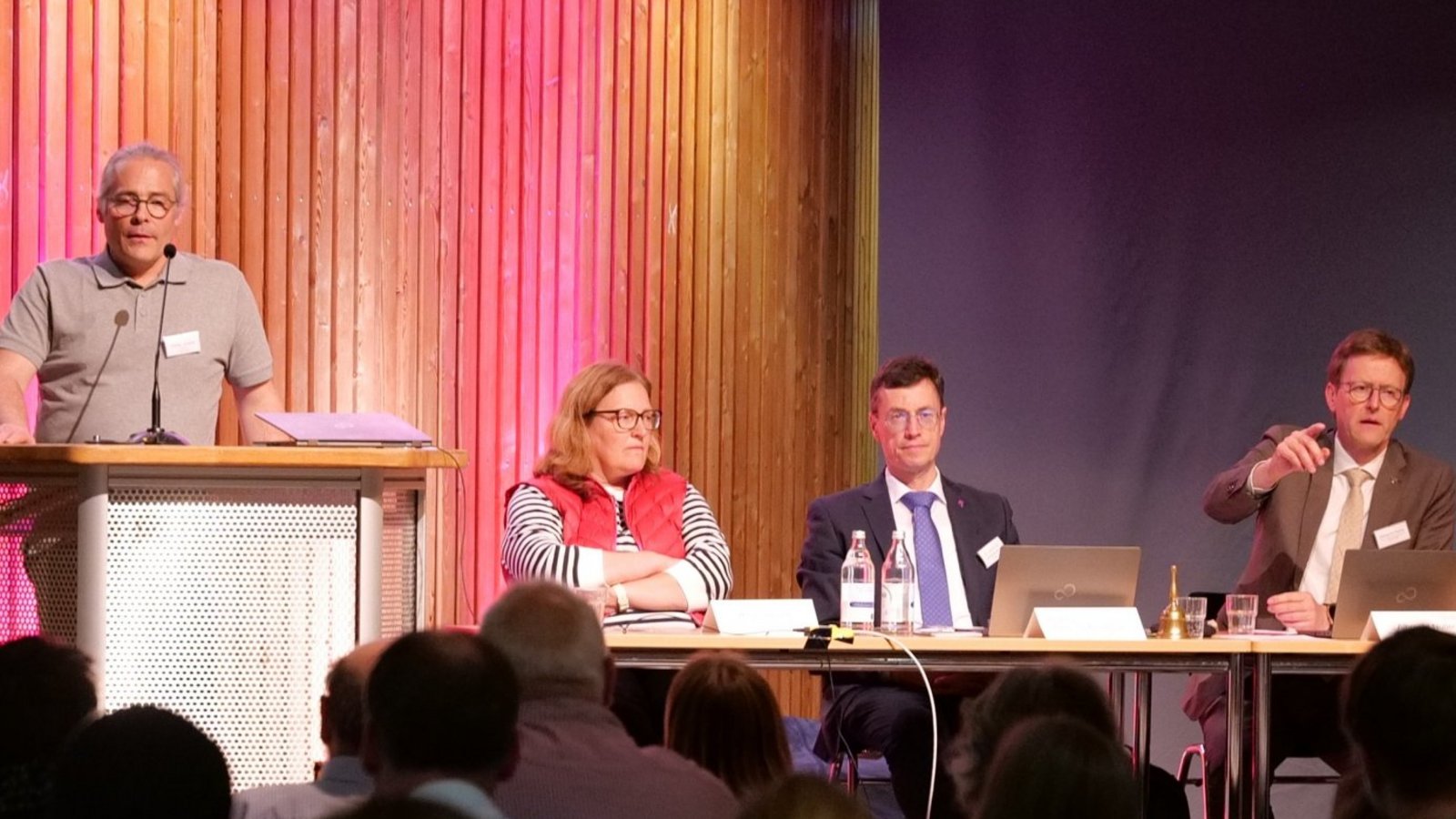 Zahlreiche Themen wie abnehmende Schülerzahlen und der Schutz vor sexualisierter Gewalt beschäftigten die Teilnehmer der Frühjahrssynode des evanglischen Kirchenbezirks Vaihingen-Ditzingen. Foto: p Zahlreiche Themen wie abnehmende Schülerzahlen und der Schutz vor sexualisierter Gewalt beschäftigten die Teilnehmer der Frühjahrssynode des evanglischen Kirchenbezirks Vaihingen-Ditzingen. Foto: p