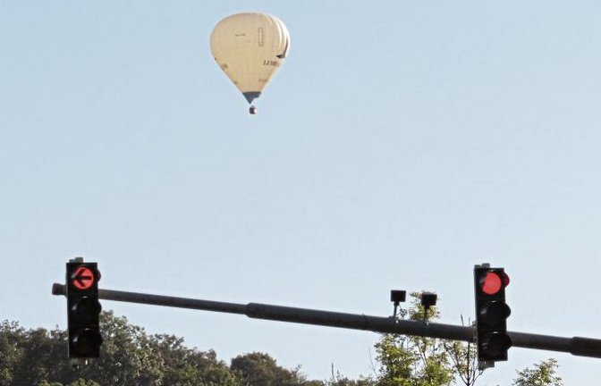 Immer freie Fahrt für den Lembergerland-Ballon. Hier bei der Seemühle.  Foto: Arning