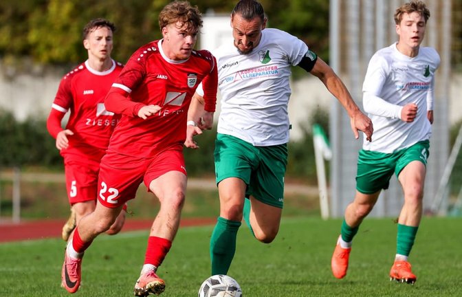 Gegen die SG Schorndorf (Paul Conradi/li.) war der TSV Heimerdingen um Kapitän Sebastian Bortel zuletzt nur zweiter Sieger - bei der SG Weinstadt soll das wieder anders aussehen.<span class='image-autor'>Alexander Keppler</span>