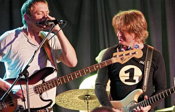 Rudi „Gulli“ Spiller (links) und Thomas Blug begeisterten am Samstagabend das Publikum im Maulbronner Musicpark mit ihrer Rockanarchie. Foto: Friedrich