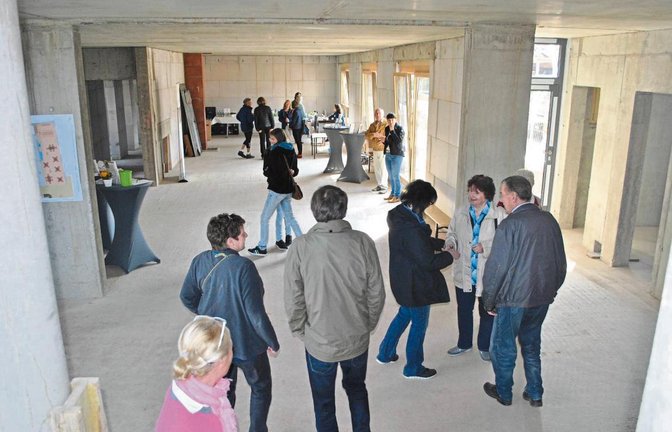 Großer Andrang: Bereits am Vormittag herrschte reges Interesse.  Fotos: Stahlfeld