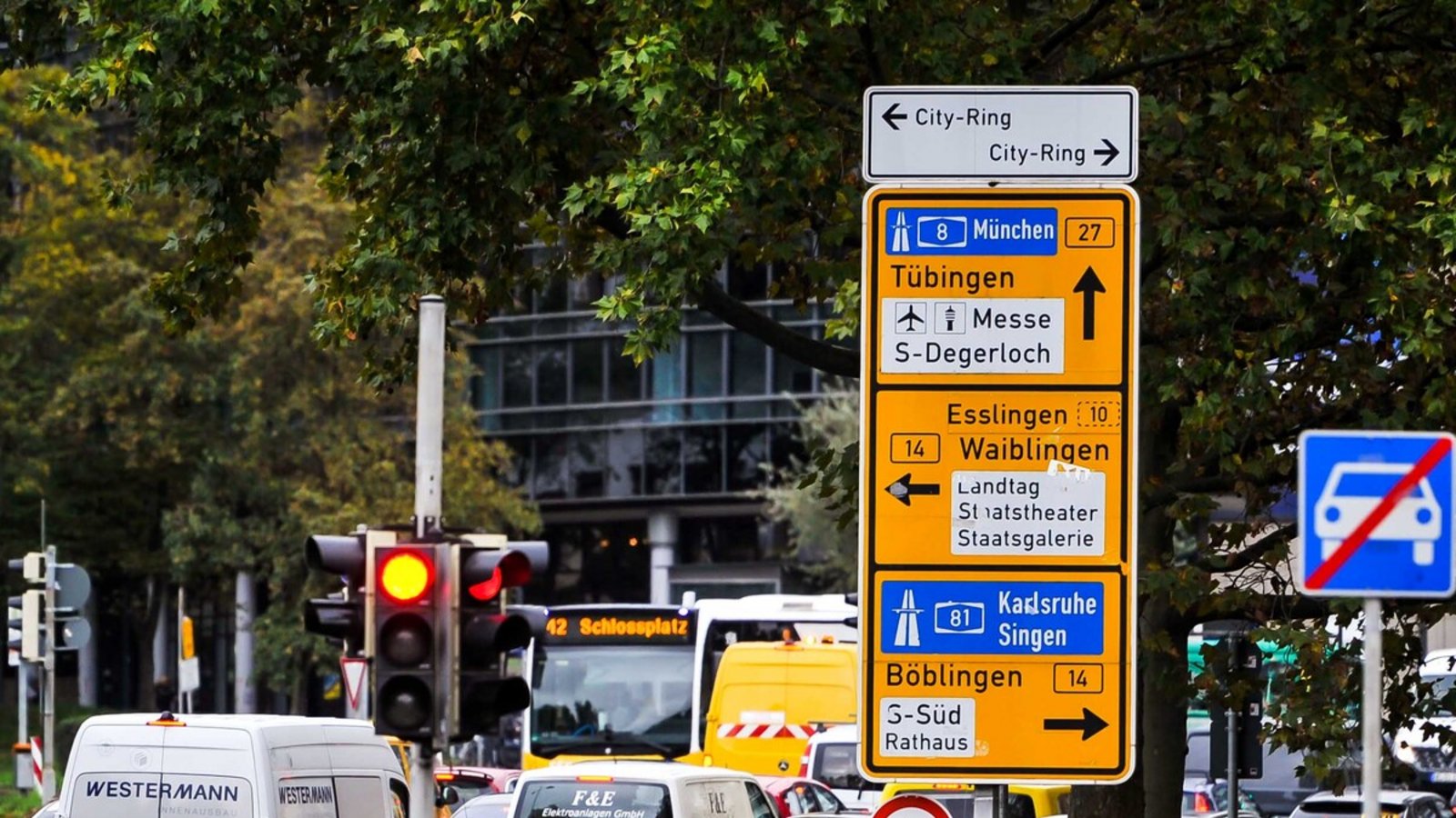 Lärmverursacher Nummer eins in Stuttgart: Der Straßenverkehr wie hier in der City im Bereich CharlottenplatzFoto: Lichtgut/Max Kovalenko Lärmverursacher Nummer eins in Stuttgart: Der Straßenverkehr wie hier in der City im Bereich CharlottenplatzFoto: Lichtgut/Max Kovalenko