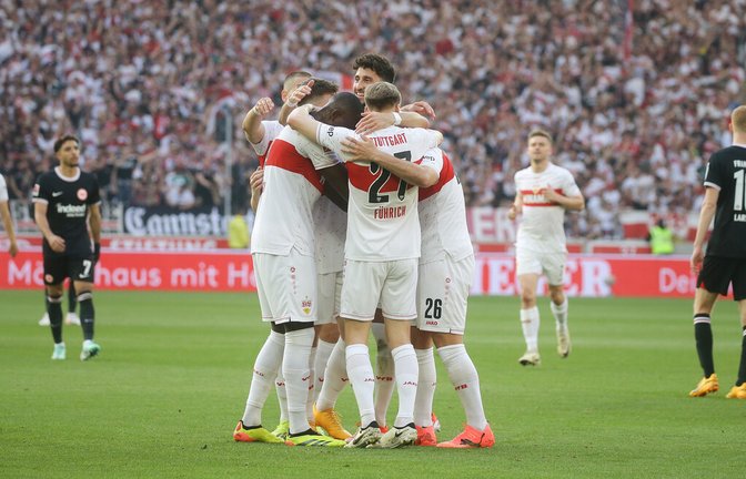 Der VfB Stuttgart wird in der kommenden Saison nach elf Jahren Abstinenz auf die internationale Bühne zurückkehren. In der Bildergalerie sehen Sie Eindrücke der Partie gegen Eintracht Frankfurt.<span class='image-autor'>Foto: Pressefoto Baumann/Hansjürgen Britsch</span>