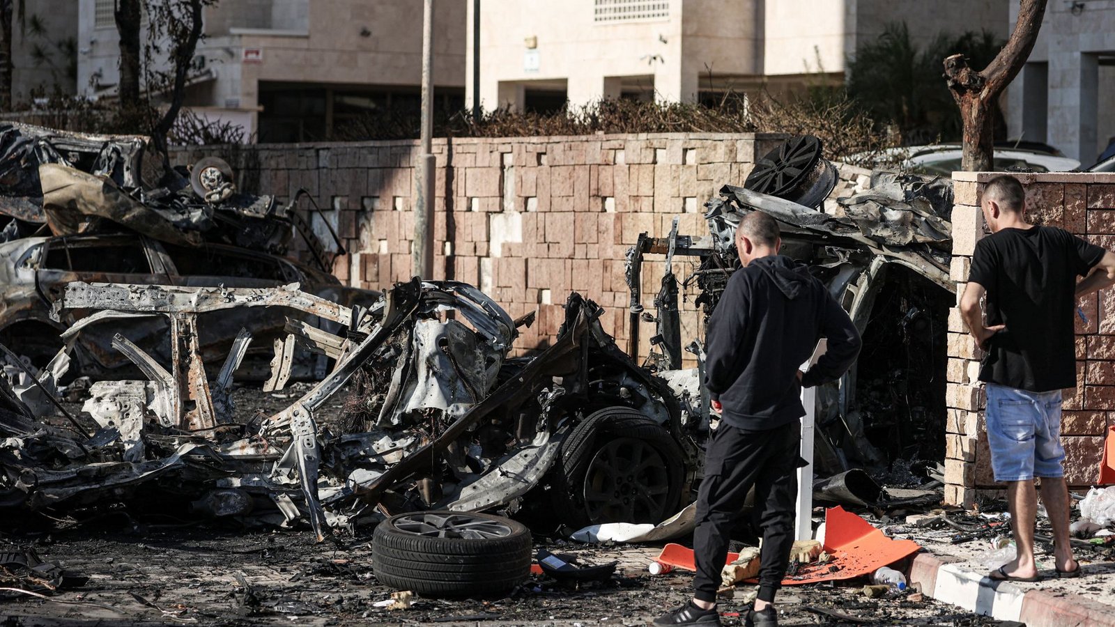 Trümmer nach Raketenbeschuss auf Israels Territorium.Foto: dpa/Ilia Yefimovich Trümmer nach Raketenbeschuss auf Israels Territorium.Foto: dpa/Ilia Yefimovich