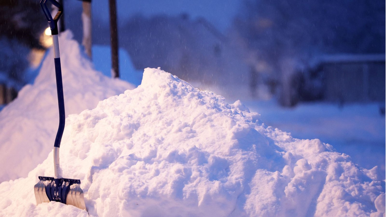 Was die Ski-und Rodelfans freut, ist für Autofahrer ein Graus: Bis in die Täler herrschen in den Deutschen Alpen hochwinterliche Wetterverhältnisse.Foto: Imago/IPA Photo