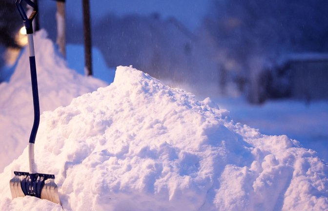 Was die Ski-und Rodelfans freut, ist für Autofahrer ein Graus: Bis in die Täler herrschen in den Deutschen Alpen hochwinterliche Wetterverhältnisse.<span class='image-autor'>Foto: Imago/IPA Photo</span>
