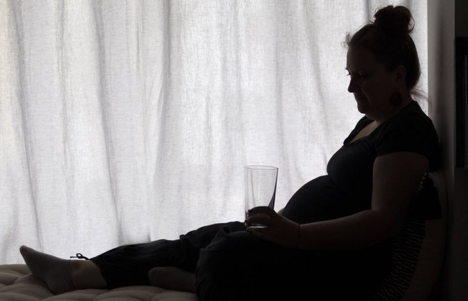 Bislang gilt die Erschöpfung nach einer Corona-Infektion als häufigstes Symptom von Long Covid. Doch depressive Verstimmungen  sind genauso relevant – wie neueste Untersuchungen ergeben haben.<span class='image-autor'>Foto: imago/photothek</span>