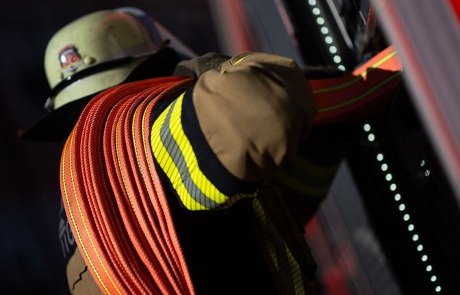 Die Feuerwehr war bereits seit sechs Stunden im Einsatz. (Symbolbild)<span class='image-autor'>Foto: Marijan Murat/dpa</span>