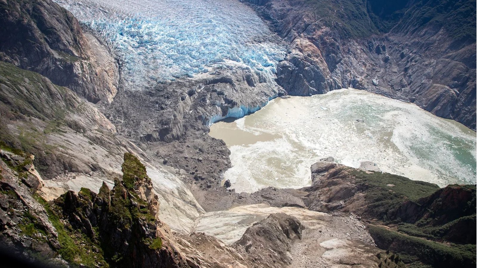 Wissenschaftler registrierten den zweithöchsten Tsunami der Welt, nachdem er im vergangenen August nach einem massiven Felssturz am Fuß eines Gletschers den Tracy Arm Fjord im Südosten Alaskas traf.Foto: ohn Lyons/U.S. Geological Survey Wissenschaftler registrierten den zweithöchsten Tsunami der Welt, nachdem er im vergangenen August nach einem massiven Felssturz am Fuß eines Gletschers den Tracy Arm Fjord im Südosten Alaskas traf.Foto: ohn Lyons/U.S. Geological Survey