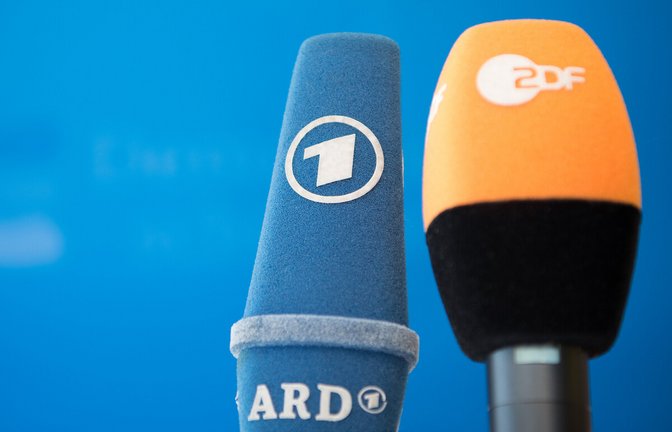 ARD und ZDF strahlen das TV-Duell Scholz gegen Merz am Sonntag um 20.15 Uhr zeitgleich aus.ARD und ZDF strahlen das TV-Duell Scholz gegen Merz am Sonntag um 20.15 Uhr zeitgleich aus.<span class='image-autor'>Foto: dpa/Soeren Stache</span>