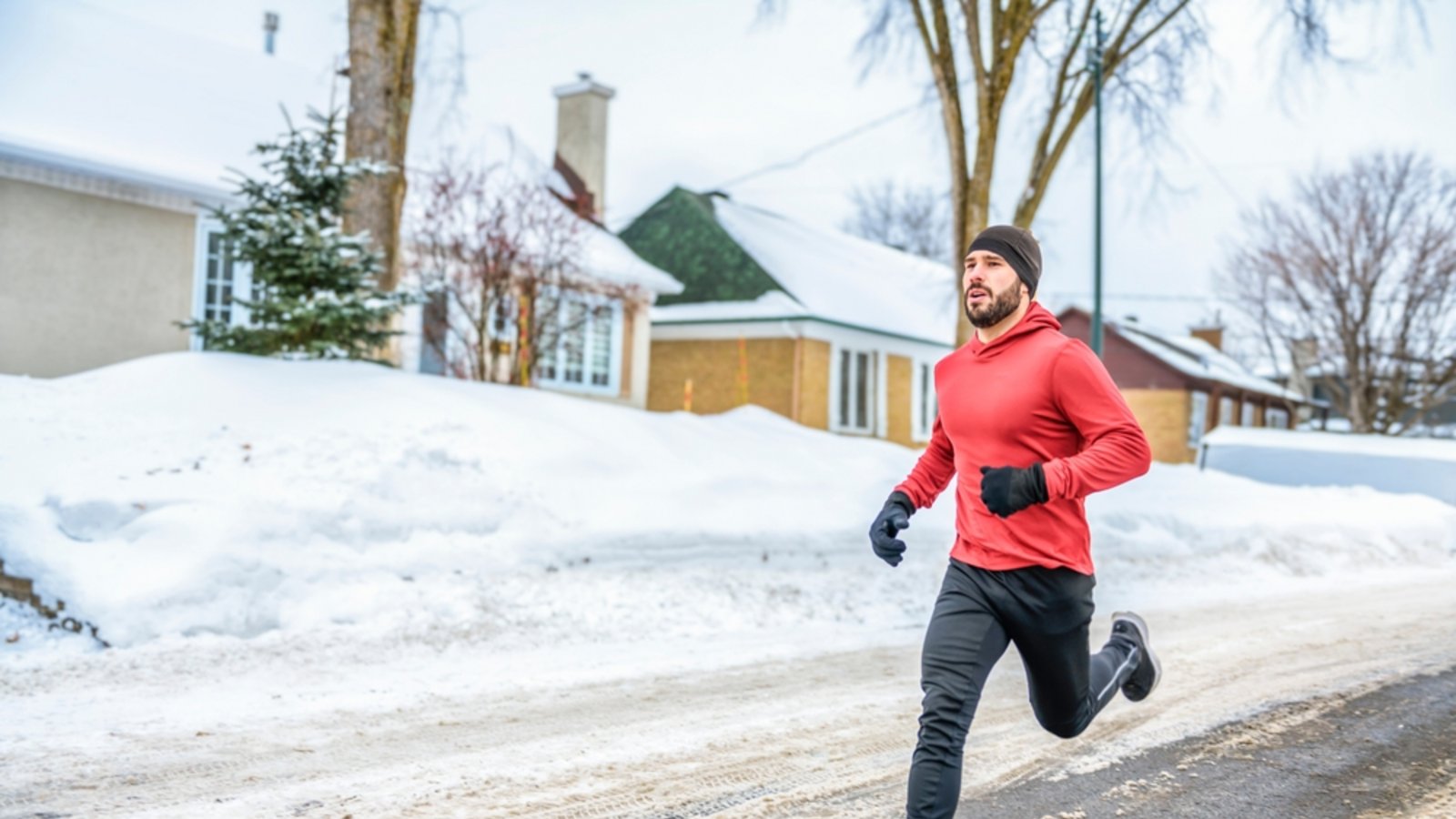 Erfahren Sie, was die Gründe für Husten nach dem Joggen sind & hilfreiche Tipps, was man dagegen tun kann.Foto: Lopolo / Shutterstock.com