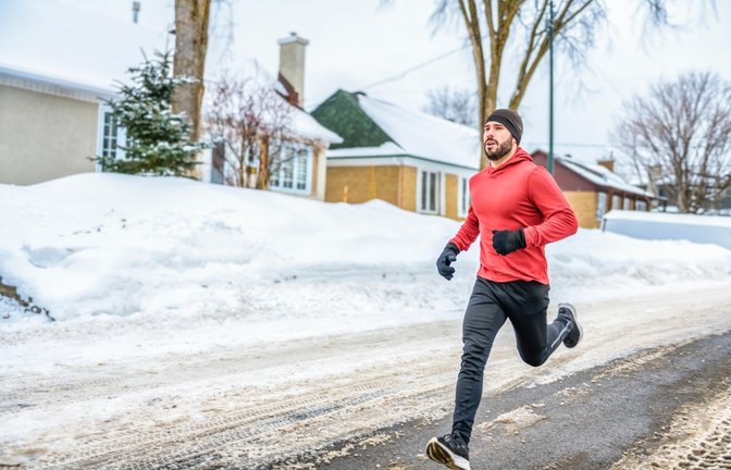 Erfahren Sie, was die Gründe für Husten nach dem Joggen sind & hilfreiche Tipps, was man dagegen tun kann.<span class='image-autor'>Foto: Lopolo / Shutterstock.com</span>