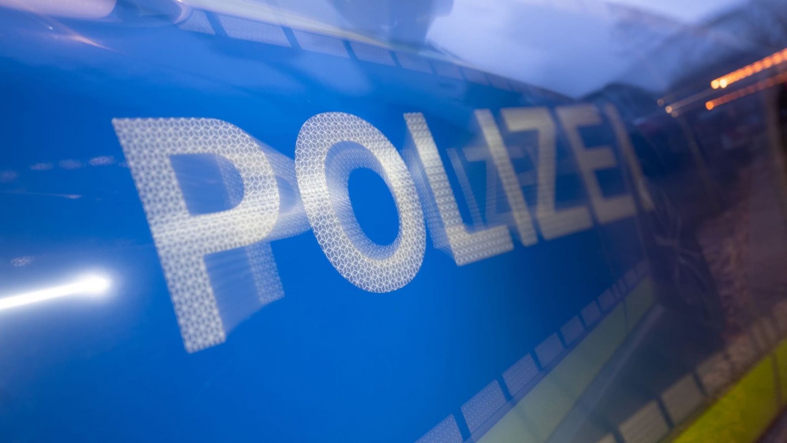 Die Polizei dankt dem Lebensretter. (Symbolbild)Marijan Murat/dpa