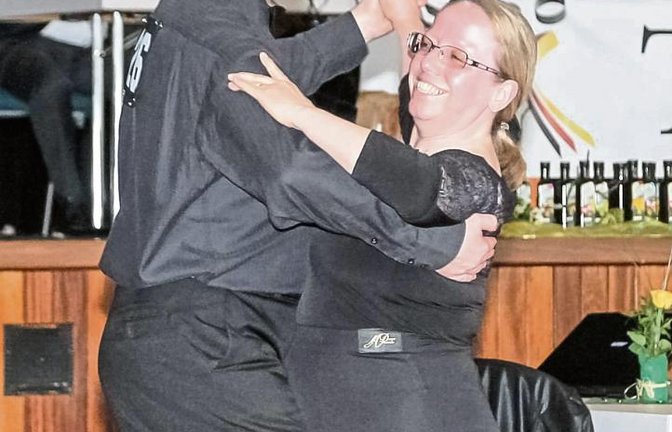 Sylvia und Thomas Straß überraschten bei ihrem Debüt im Turniersport vor allem sich selbst. Das Paar des TSC Illingen wurde in der Einsteigerklasse Zweiter. Foto: Simecek