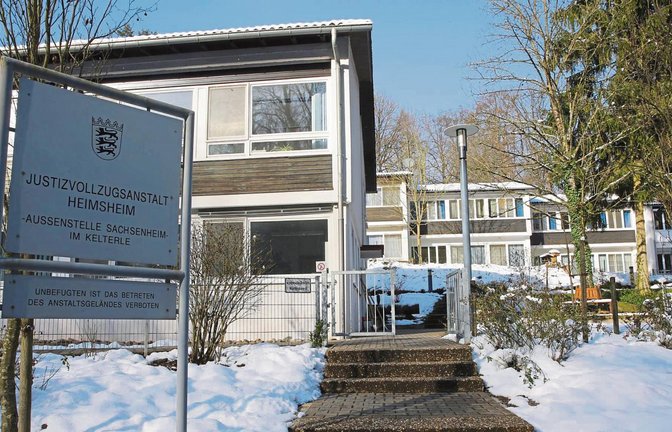 Abgeschieden im Hohenhaslacher Wald ist die Außenstelle Kelterle der JVA Heimsheim untergebracht. Weil zu wenige Straftäter hier ihre Strafe verbüßen, schließt die Einrichtung. Foto: Küppers