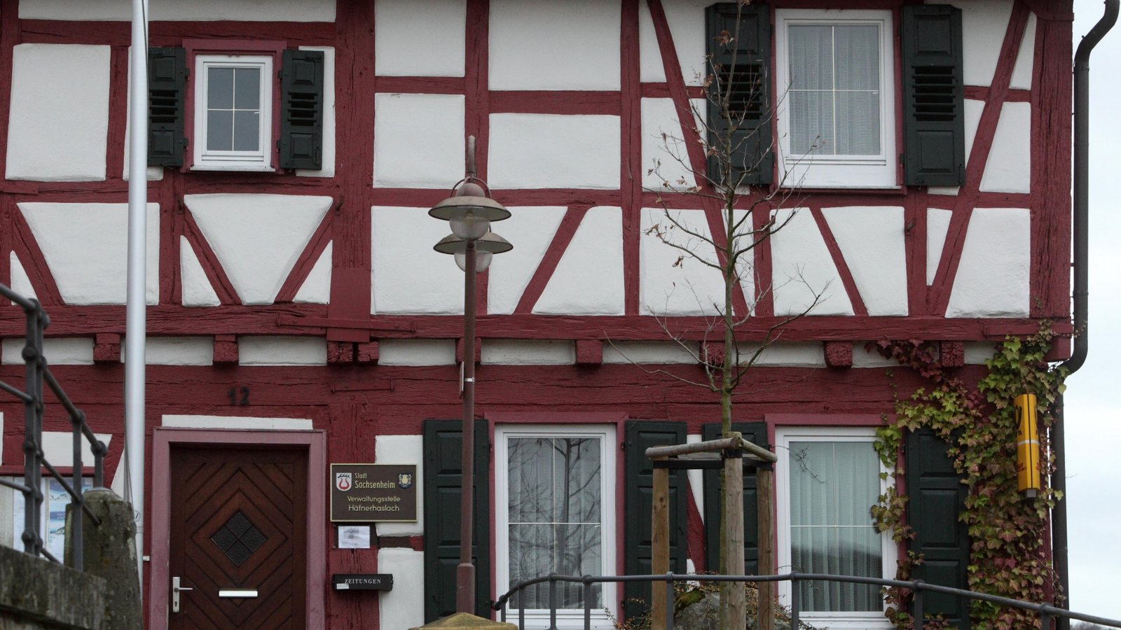 Das schmucke Rathaus in Häfnerhaslach muss dringend saniert werden. Archivfoto: Kalb Das schmucke Rathaus in Häfnerhaslach muss dringend saniert werden. Archivfoto: Kalb