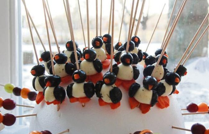 Die Macher des Büfetts für die Einsetzungsfeier der Horrheimer Schulleiterin Christiane Müller hatten sich äußerst kreativ ins Zeug gelegt. Neben allerlei Varianten von Fingerfood gab es auch diese herzhaften Pinguine.  Foto: Rostek
