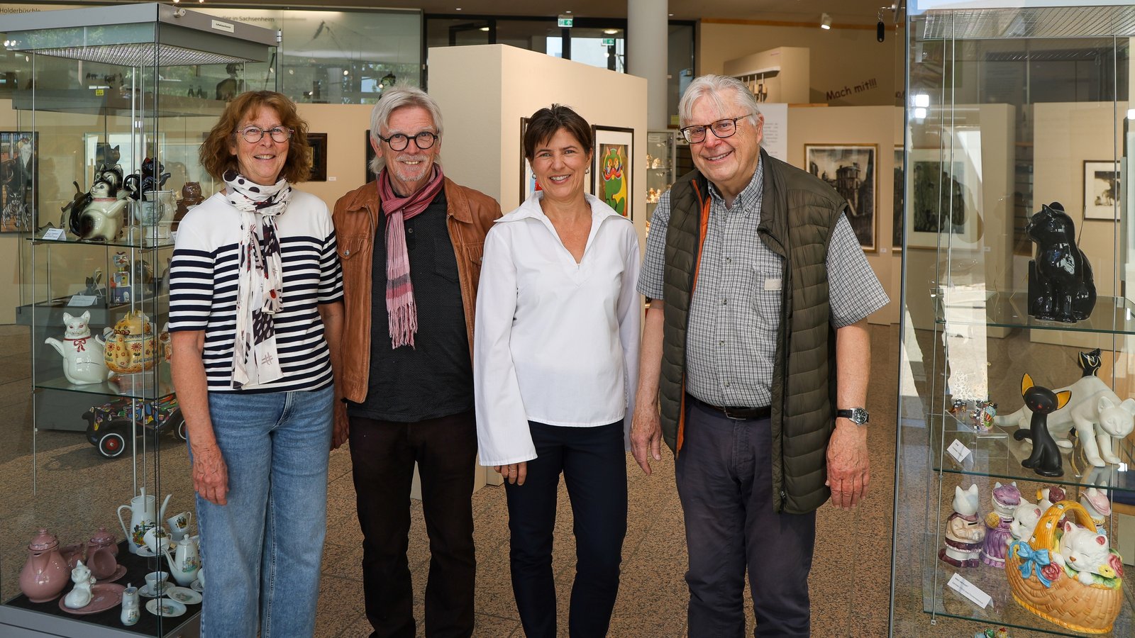 Katzenfreunde unter sich: Renate und Christian Reimann, Museumsleiterin Dr. Claudia Papp sowie Kurator Joachim Wagenblast freuen sich auf die Sonderausstellung.  Fotos: Bürkle